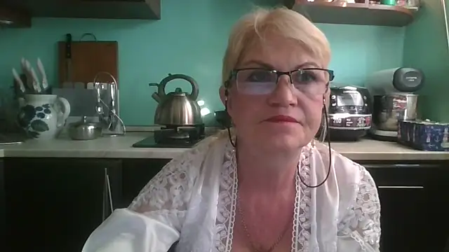 Snapshot of Heidi-Helga chatting on 09.30.25 Heidi-Helga online show from 09.30.25