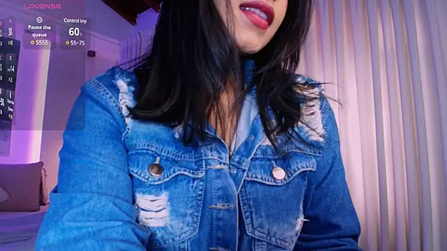 hannah thomson  online show from 03.03.25