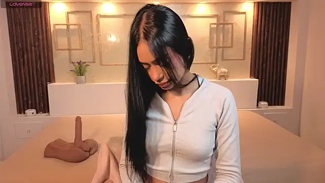 ChloeMoon9 online show from 11.17.25