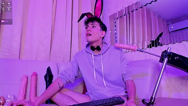 ValentinoMoreti online show from 03.10.25