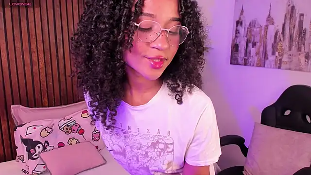 Layla Clarke online show from 09.18.25