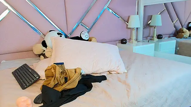 Snapshot of Emilybennett_ chatting on 02.26.25 Emilybennett online show from 02.26.25