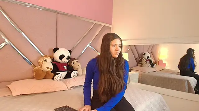 Snapshot of Emilybennett_ chatting on 03.14.25 Emilybennett online show from 03.14.25