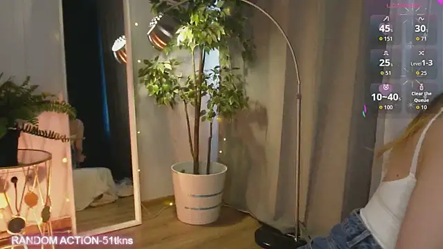 luna joy  online show from 04.18.26