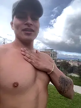 Snapshot of MaxxxSteil chatting on 09.18.25 MaxxxSteil online show from 09.18.25