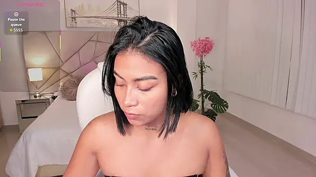 Ivyy Moon  online show from 12.16.25