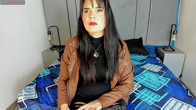 laura hotties online show from 12.21.25