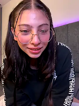 Snapshot of Dirty-Bunnyyy chatting on 09.17.25 Dirty-Bunnyyy online show from 09.17.25