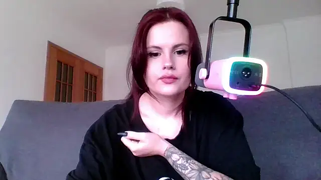 Snapshot of Della_Ideal chatting on 02.28.25 Della Ideal online show from 02.28.25