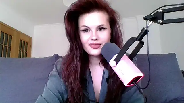 Snapshot of Della_Ideal chatting on 03.09.25 Della Ideal online show from 03.09.25