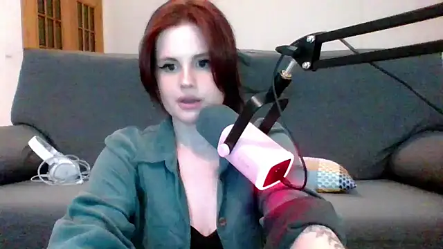 Snapshot of Della_Ideal chatting on 03.09.25 Della Ideal online show from 03.09.25