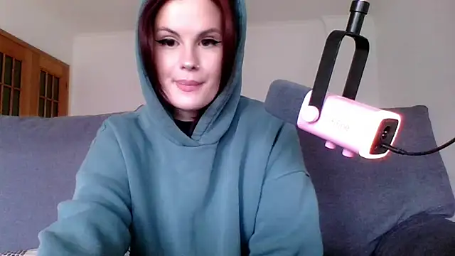 Snapshot of Della_Ideal chatting on 03.10.25 Della Ideal online show from 03.10.25