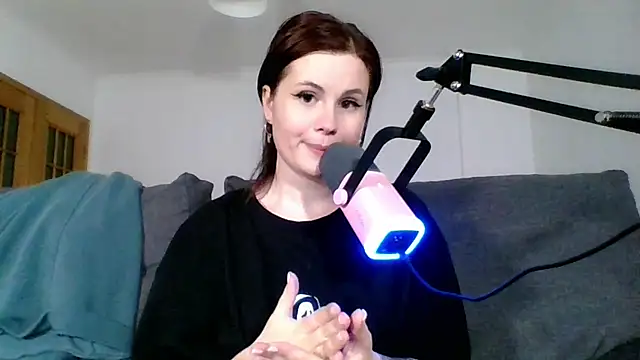 Snapshot of Della_Ideal chatting on 03.10.25 Della Ideal online show from 03.10.25