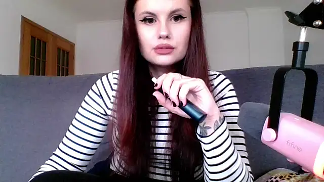 Snapshot of Della_Ideal chatting on 03.16.25 Della Ideal online show from 03.16.25
