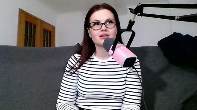 Snapshot of Della_Ideal chatting on 03.16.25 Della Ideal online show from 03.16.25