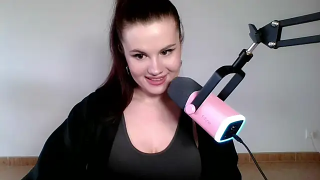 Snapshot of Della_Ideal chatting on 03.19.25 Della Ideal online show from 03.19.25