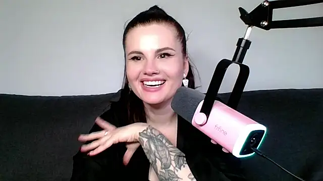 Snapshot of Della_Ideal chatting on 03.19.25 Della Ideal online show from 03.19.25