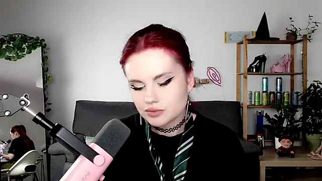 Snapshot of Della_Ideal chatting on 09.21.25 Della Ideal online show from 09.21.25