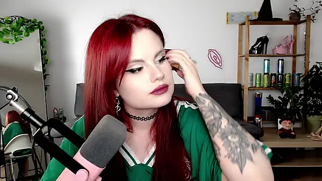 Snapshot of Della_Ideal chatting on 09.22.25 Della Ideal online show from 09.22.25