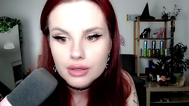 Snapshot of Della_Ideal chatting on 09.28.25 Della Ideal online show from 09.28.25