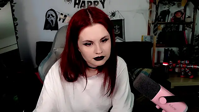 Snapshot of Della_Ideal chatting on 11.01.25 Della Ideal online show from 11.01.25