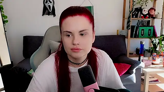 Snapshot of Della_Ideal chatting on 11.18.25 Della Ideal online show from 11.18.25