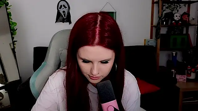 Snapshot of Della_Ideal chatting on 11.19.25 Della Ideal online show from 11.19.25