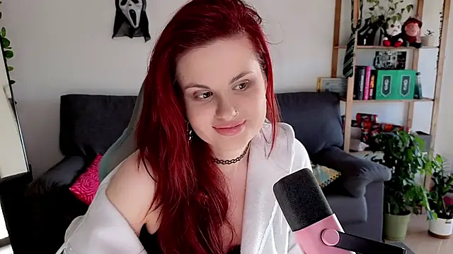 Snapshot of Della_Ideal chatting on 12.02.25 Della Ideal online show from 12.02.25