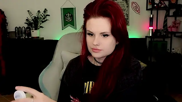 Snapshot of Della_Ideal chatting on 02.10.26 Della Ideal online show from 02.10.26