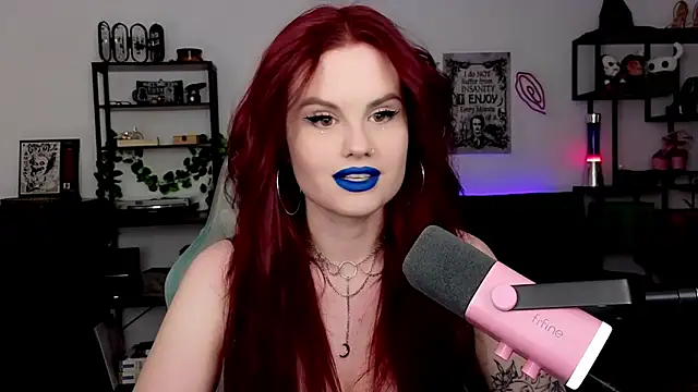 Snapshot of Della_Ideal chatting on 04.07.26 Della Ideal online show from 04.07.26
