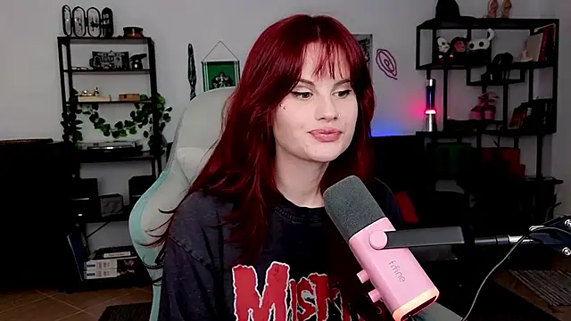 Snapshot of Della_Ideal chatting on 04.11.26 Della Ideal online show from 04.11.26
