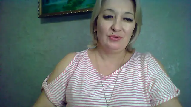 Snapshot of ArielXLoveresss chatting on 11.22.25 ArielXLoveresss online show from 11.22.25