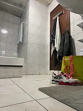 Snapshot of rogerdik76 chatting on 02.25.26 rogerdik76 online show from 02.25.26