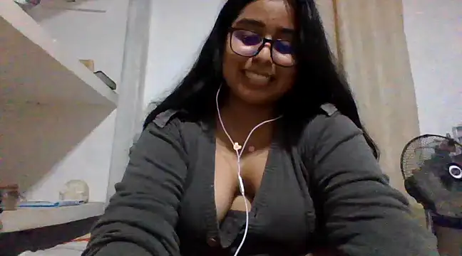 Snapshot of virginbrunette99 chatting on 02.26.25 virginbrunette99 online show from 02.26.25