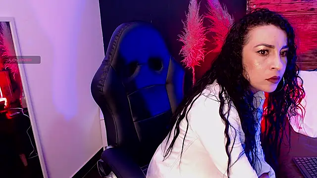 Bella williamss  online show from 03.07.25