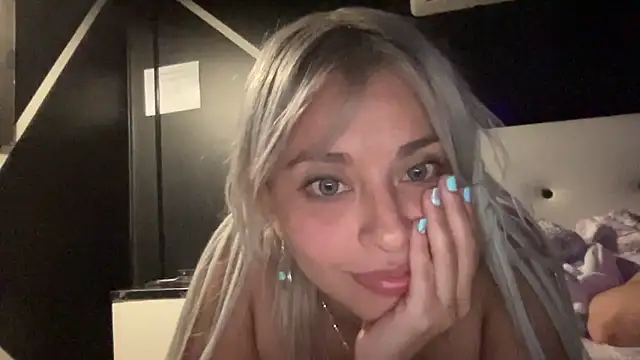 WhiteSnow09 online show from 02.28.25