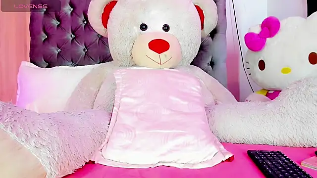 Snapshot of Julie_Lovelyx1 chatting on 03.20.25 Julie Lovelyx1 online show from 03.20.25