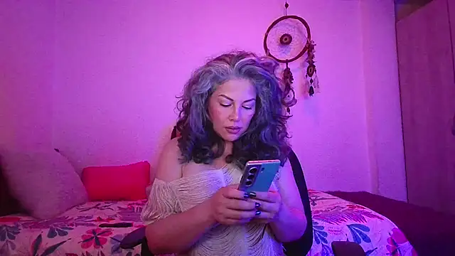 Victoria Lover online show from 12.19.25