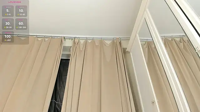 Snapshot of Zirael_swan chatting on 02.25.26 Zirael swan online show from 02.25.26