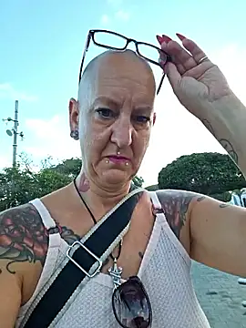 Emma Milf25 online show from 09.24.25