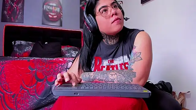 Snapshot of Veronika_metal chatting on 07.29.26 Veronika metal online show from 07.29.26