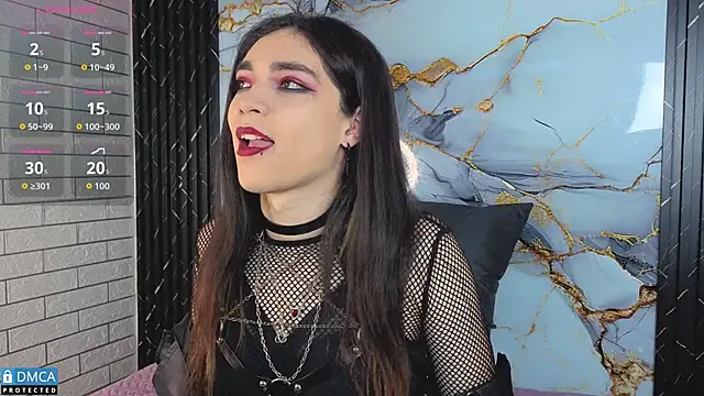 Snapshot of MaeveKuro chatting on 01.17.26 MaeveKuro online show from 01.17.26