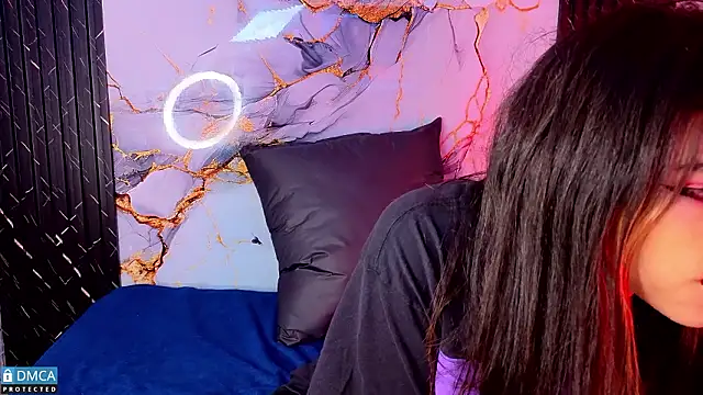 Snapshot of MaeveKuro chatting on 03.19.26 MaeveKuro online show from 03.19.26