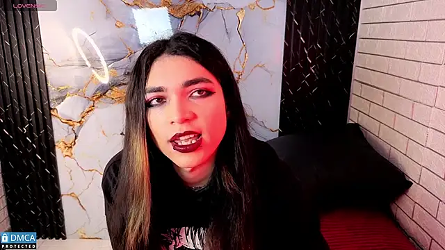 Snapshot of MaeveKuro chatting on 03.31.26 MaeveKuro online show from 03.31.26