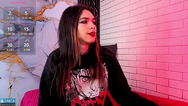 Snapshot of MaeveKuro chatting on 04.01.26 MaeveKuro online show from 04.01.26