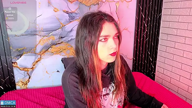 Snapshot of MaeveKuro chatting on 04.02.26 MaeveKuro online show from 04.02.26