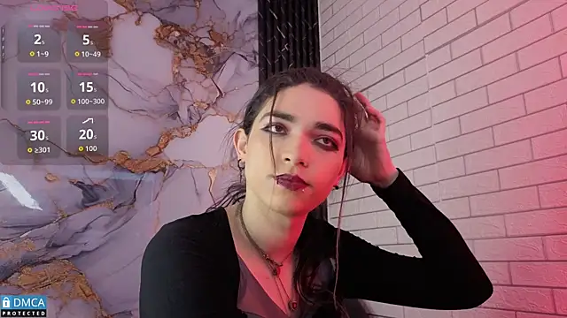 Snapshot of MaeveKuro chatting on 04.14.26 MaeveKuro online show from 04.14.26