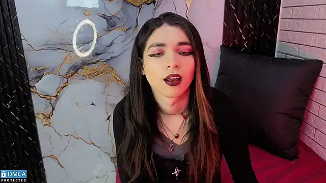 Snapshot of MaeveKuro chatting on 04.15.26 MaeveKuro online show from 04.15.26