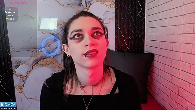 Snapshot of MaeveKuro chatting on 04.16.26 MaeveKuro online show from 04.16.26