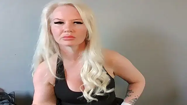 Snapshot of Blonde-Grace chatting on 05.12.26 Blonde-Grace online show from 05.12.26